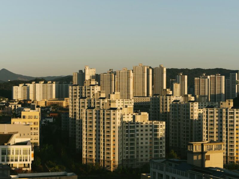 도심의 고층 아파트 단지